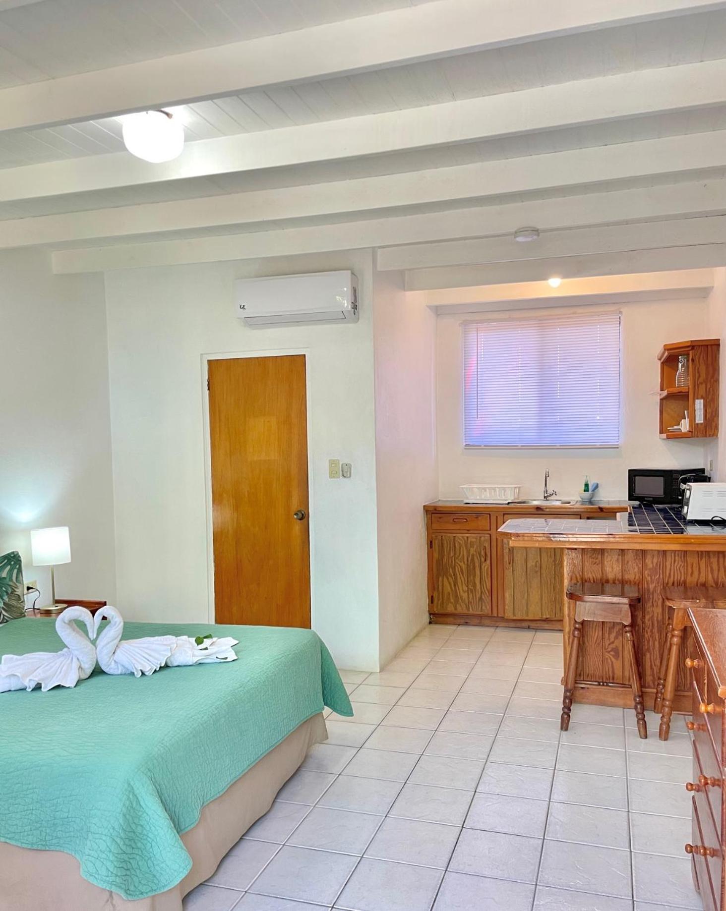 Bananaquit Tobago -Stay Near The Beach 克朗角 外观 照片