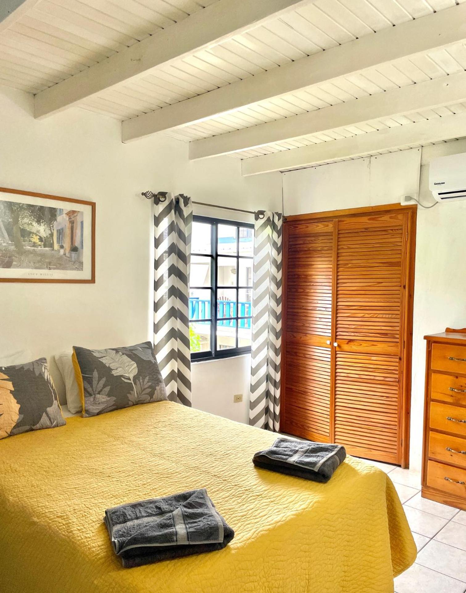 Bananaquit Tobago -Stay Near The Beach 克朗角 外观 照片