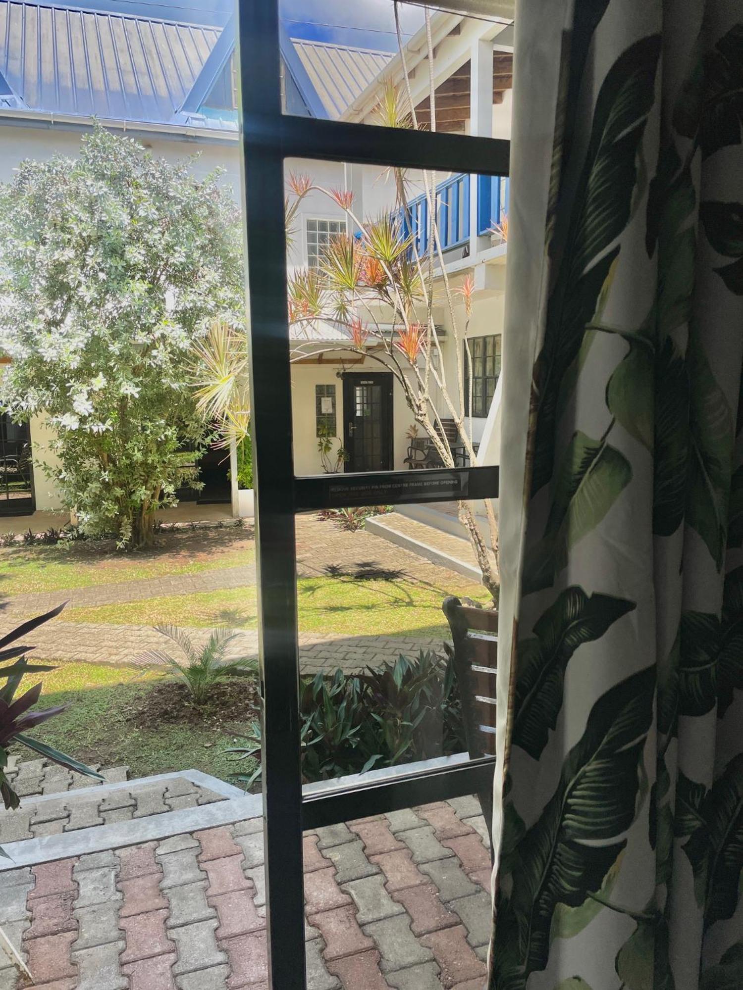Bananaquit Tobago -Stay Near The Beach 克朗角 外观 照片